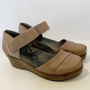 SALE FIRM🔥 OTBT Wander Out Leather Close Toe Wedge Sandal In Zinc Leather 9